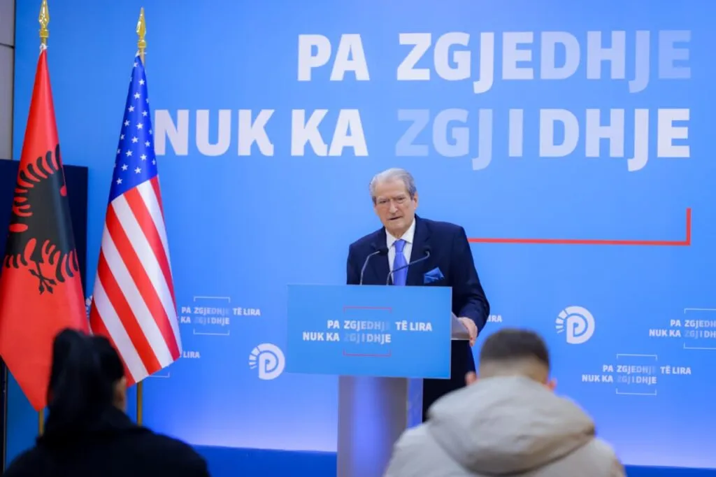 “Moti dhe korrupsioni shkatërrojnë Shqipërinë”, Berisha denoncon dëmet pas reshjeve të shiut