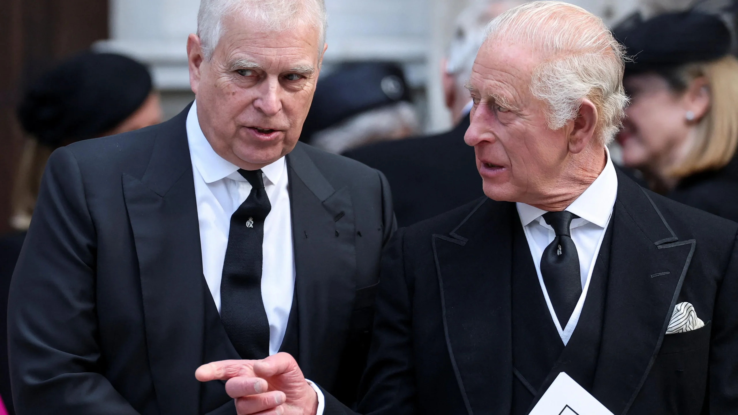 E-mail tronditës: Princi Andrew ka pasur marrëdhënie s*ksuale me një punonjëse të Jeffrey Epstein