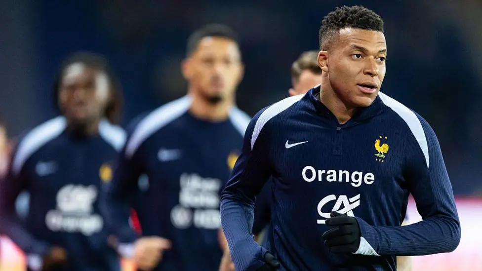 Mbappe kërkon 263 milionë euro nga ish-klubi i tij, PSG