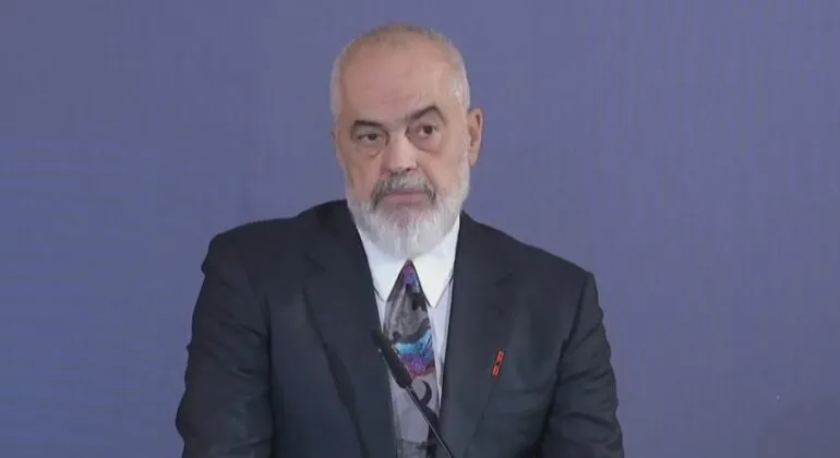 Rama: Pezullimin e Ballukut e çojmë në Gjykatën Kushtetuese. Momentalisht Shqipëria s’ka zv.kryeministre!