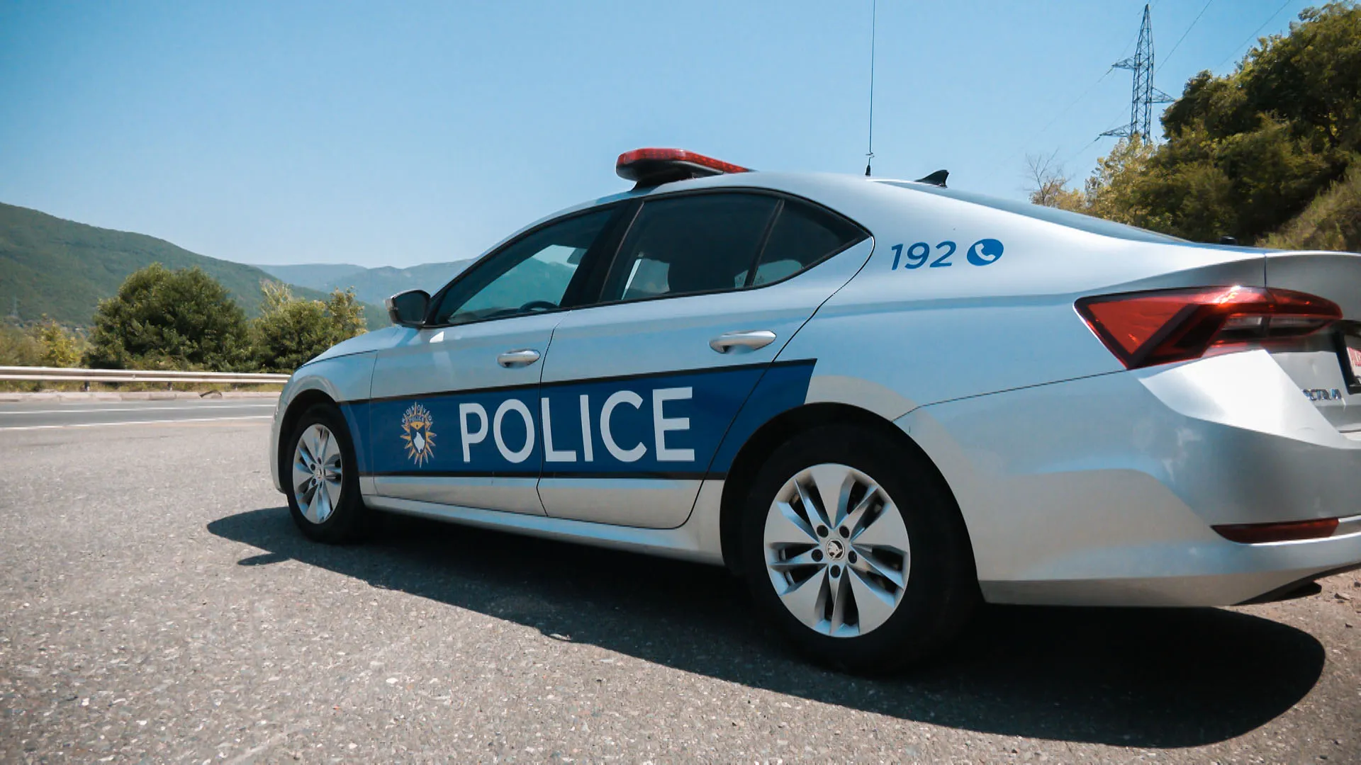 Ngjarje e rëndë/ Gruaja sulmohet me sëpatë nga ish-bashkëshorti