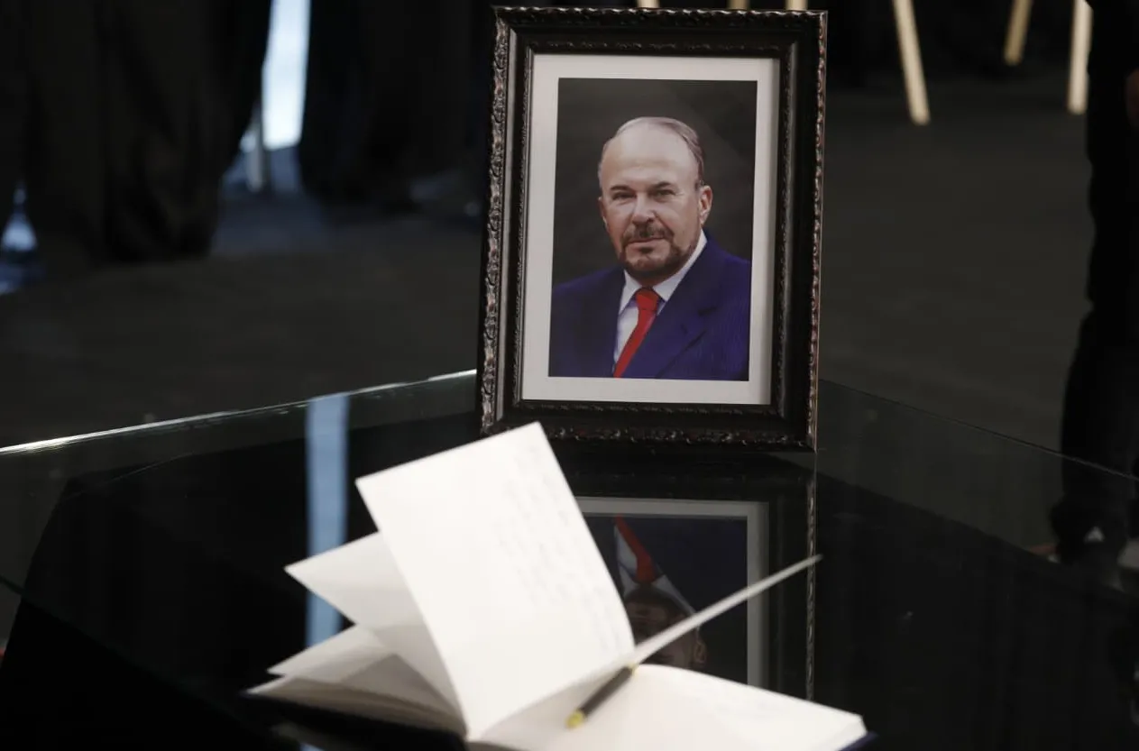 Pamjet/ Momente nga ceremonia mortore e Fatos Nanos