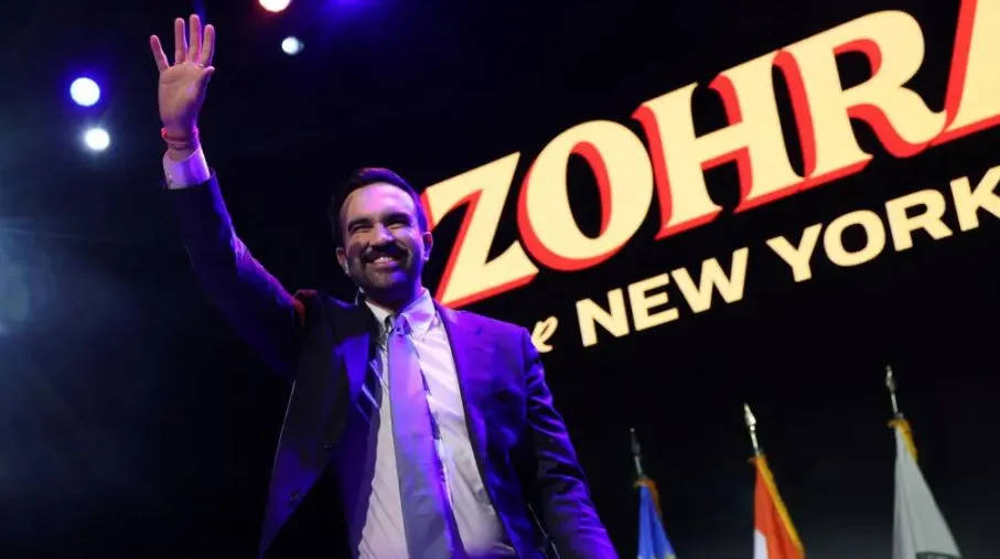 Zohran Mamdani fiton zgjedhjet, i pari mysliman në krye të New York! Mesazhi për Trump: Ngrije volumin