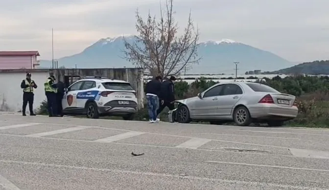 Aksident i trefishtë në Lushnje-Berat, makinat përplasen njëra pas tjetrës