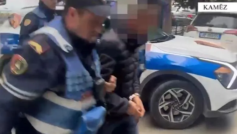Tiranë/ I vodhi me dhunë varësen e floririt 26-vjeçares, pranga autorit nga Kamza