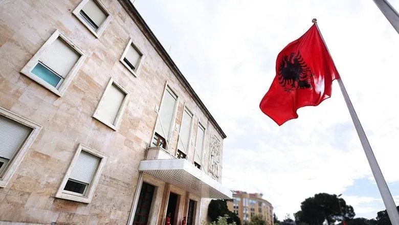 VENDIMI/ Administrata pushim edhe të premten