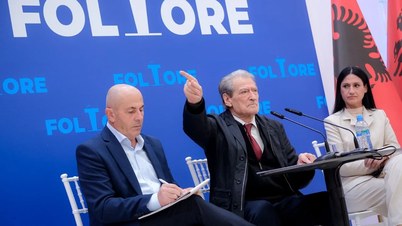 Berisha shtyn “revolucionin” për në janar: Sheshi do të jetë i yni çdo natë
