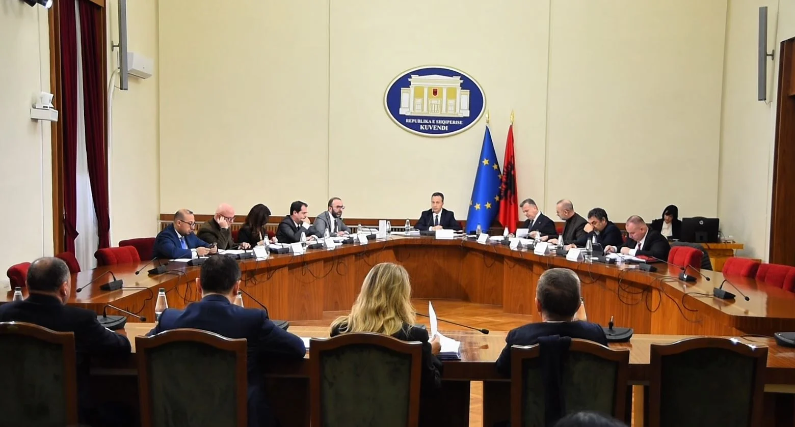 Këshilli i Mandateve vendos që anëtarët të marrin me vete USB me 10 mijë faqe me prova
