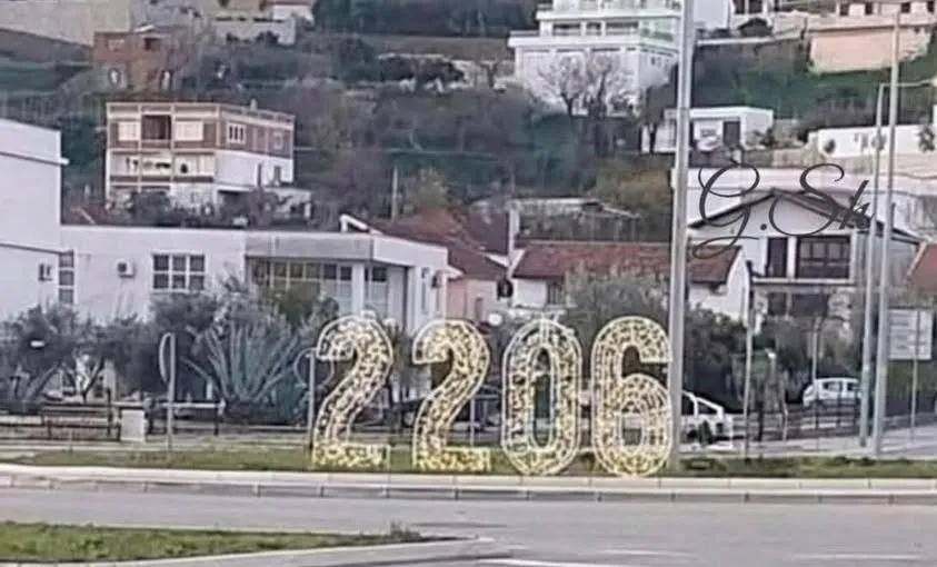 Fotolajm/ Qyteti i Zegjinesë, Roskoveci, feston në të ardhmen: Gëzuar 2206!