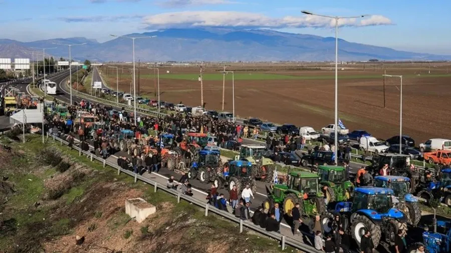 Protesta e fermerëve grekë vijon edhe sot, ja orët kur do të jetë i bllokuar aksi Kakavijë–Janinë