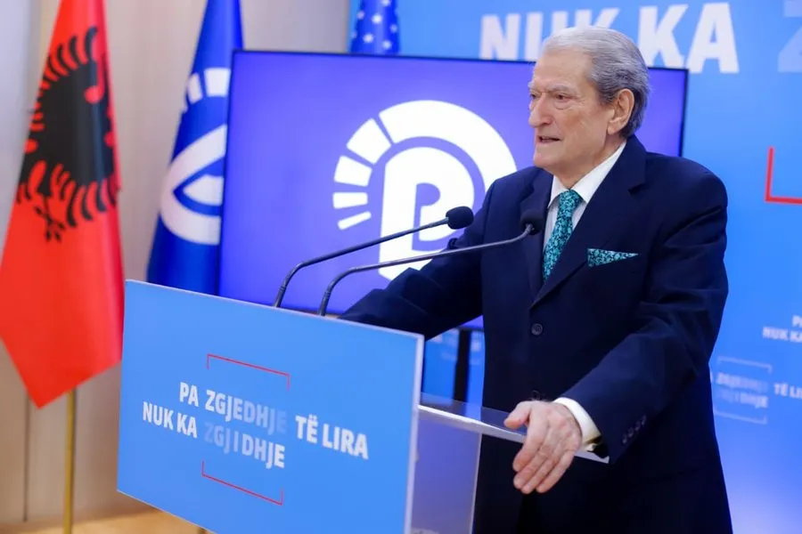 “Rama të japë me urgjencë dorëheqjen” Berisha: I bëri presion Kushtetueses për çështjen e Ballukut