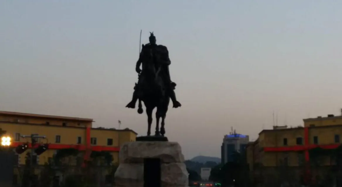 Ritmi i shpejtë i Shqipërisë drejt BE-së rrezikon të ngecë pa reforma më të thelluara