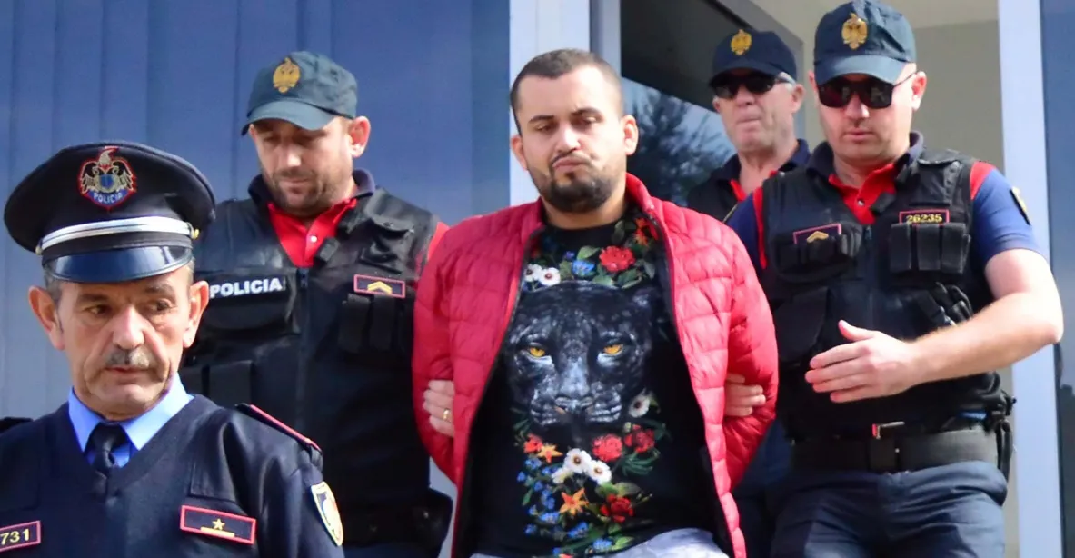 Si iu kap droga grupit të djalit të ish-deputetit të PS! Thasët me drogë me shenja gishtash, Rexhep Rraja: Na fikët mor burrë! Pastroji, i ka prekur…
