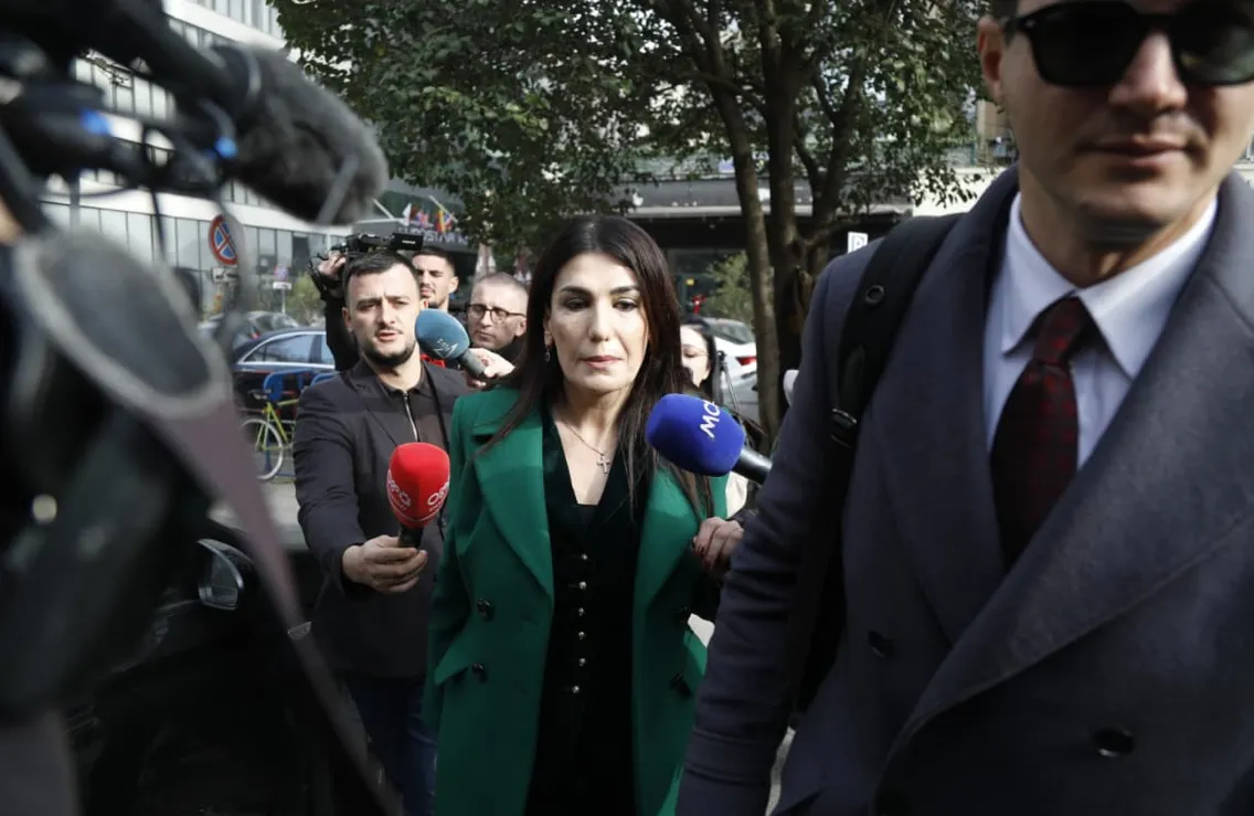 ”Tërhiqu, ose plumbin kokës”- Manipulime, zhvatje dhe pengmarrje, grupi kriminal pas “Shqipërisë digjitale”