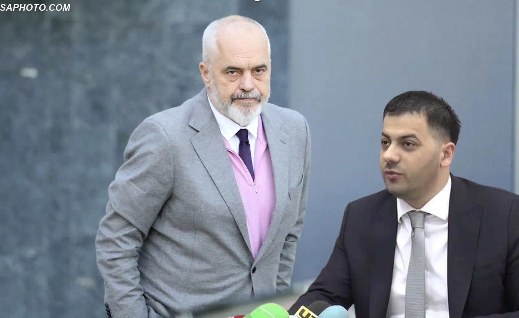 “Pam, pam, pam”/ Shihni ngjashmërinë mes Ergys Agasit dhe Edi Ramës