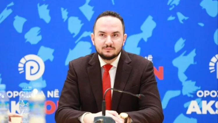 Pas takimit me eksponentët e PD-së, Ervin Salianji nis takimet me qytetarët