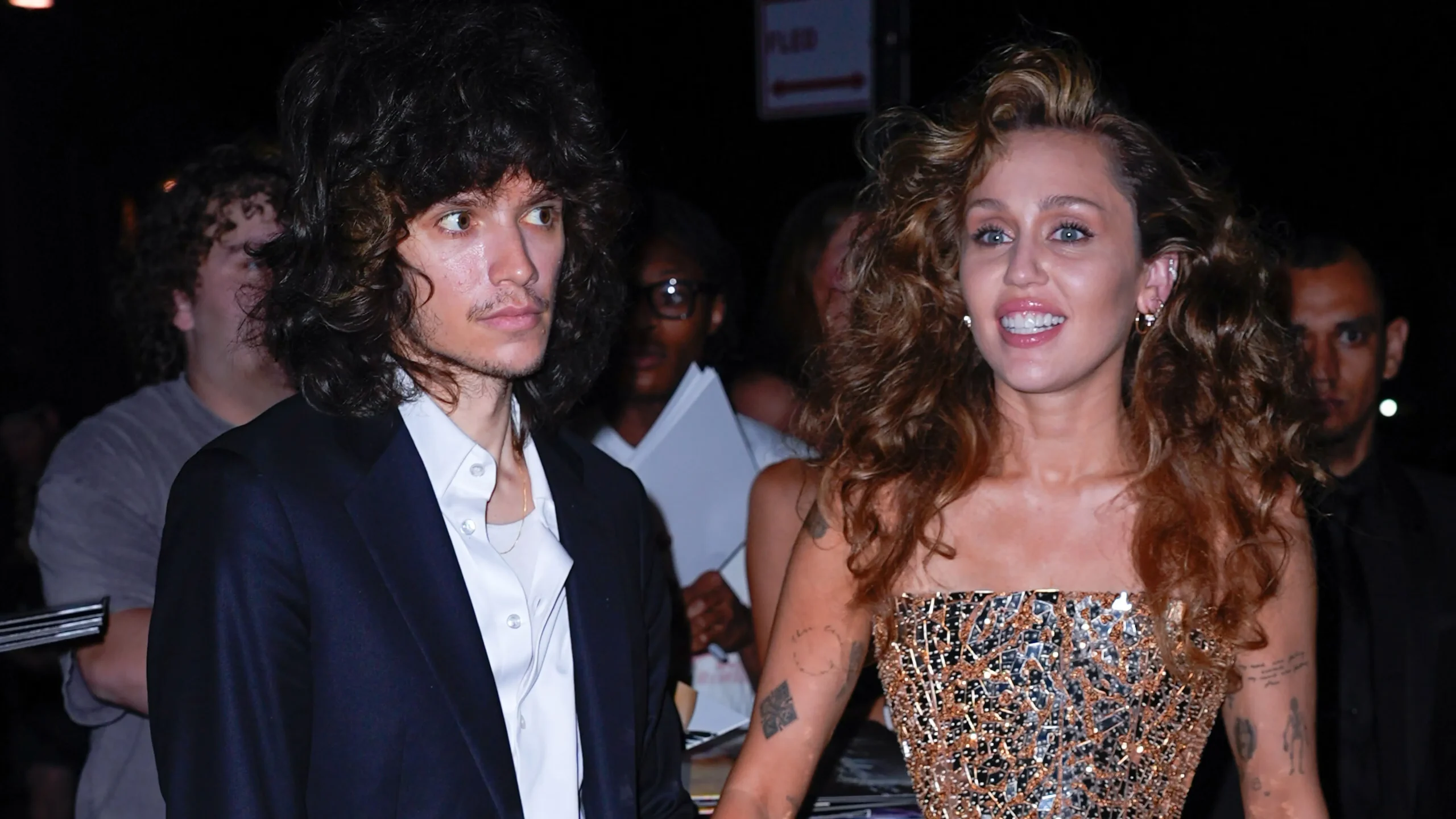 Pas 4 vitesh lidhje, fejohet Miley Cyrus