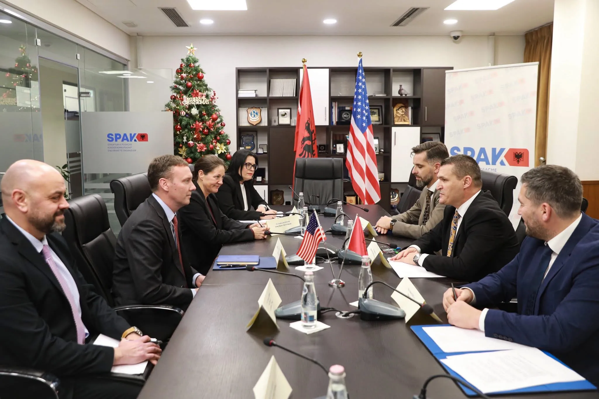 Një ditë para zgjedhjes së kreut të ri/ Amerikanët “zbarkojnë” në SPAK