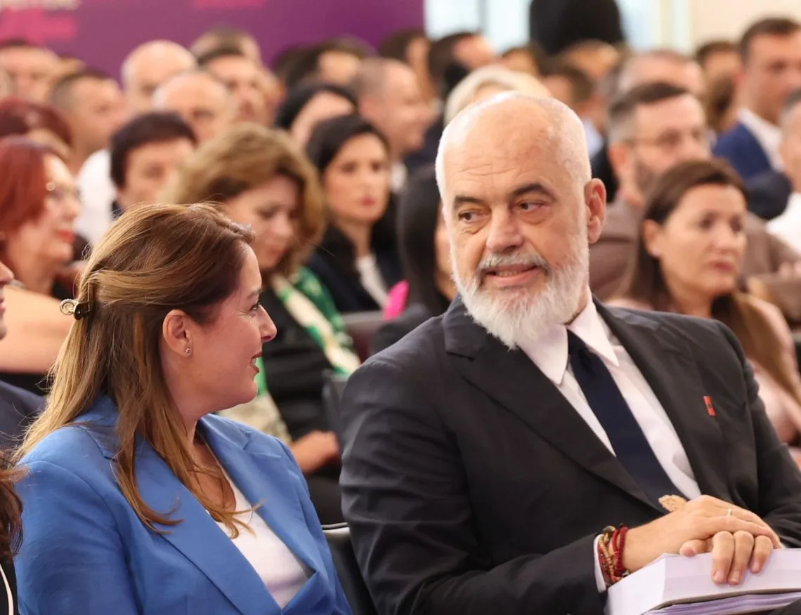 BIRN: Sjellja e Manastirliut si kryetare “de facto” ngre shqetësime të reja për pushtetin vendor