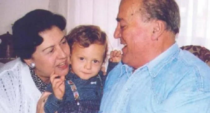 “Pemës po i fiken dritat”- E ëma i “tregoi” se po ndahej nga jeta, Pirro Çako prek me rrëfimin