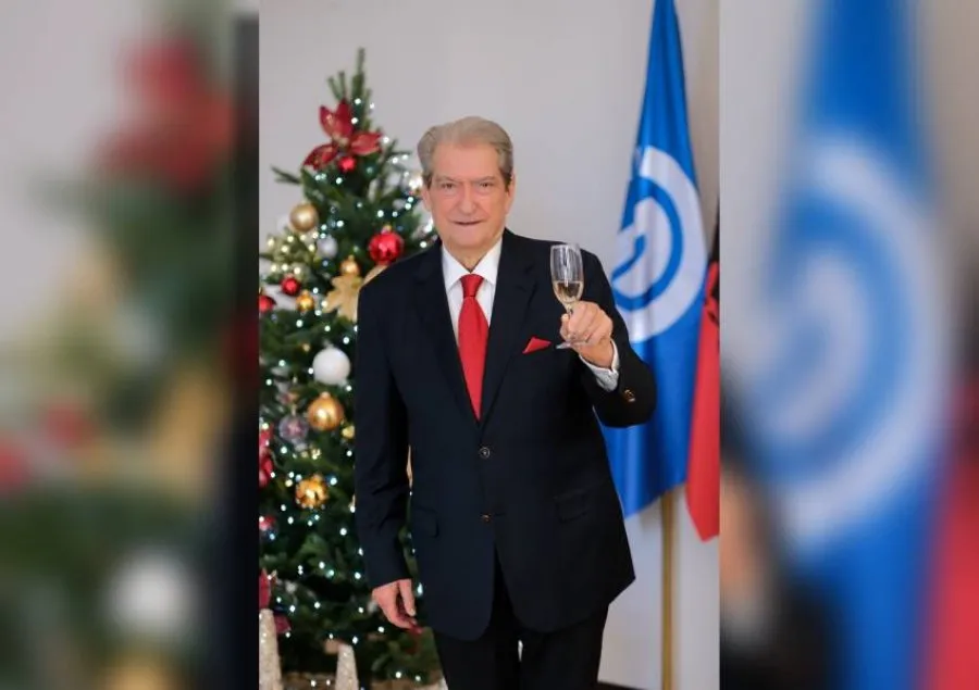 Berisha uron shqiptarët për Vitin e Ri: Në 2026-ën do t’i bëjmë funeralin “Rilindjes”!