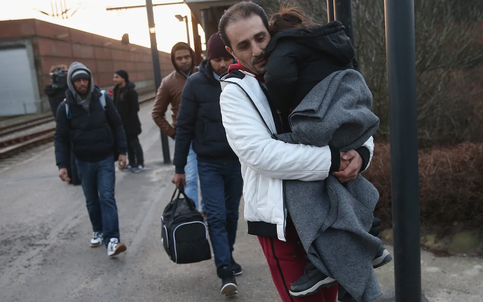3 mijë £ për një fillim të ri! Anglia kërkon kthim vullnetar të emigrantëve në Shqipëri