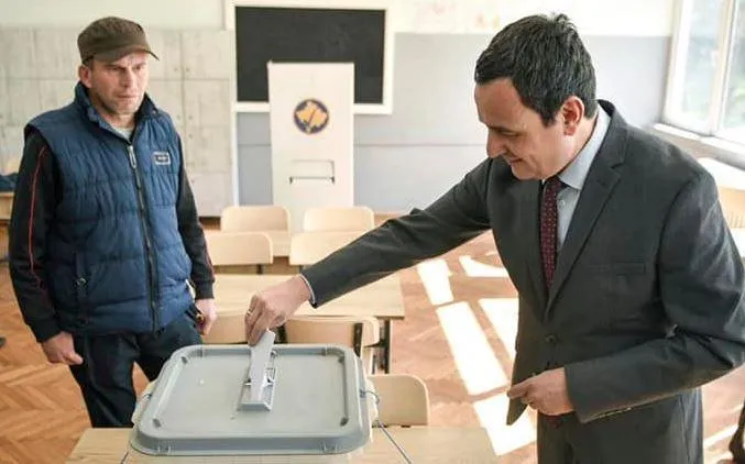 Zgjedhjet në Kosovë, Kurti voton dhe nxit qytetarët për pjesëmarrje masive