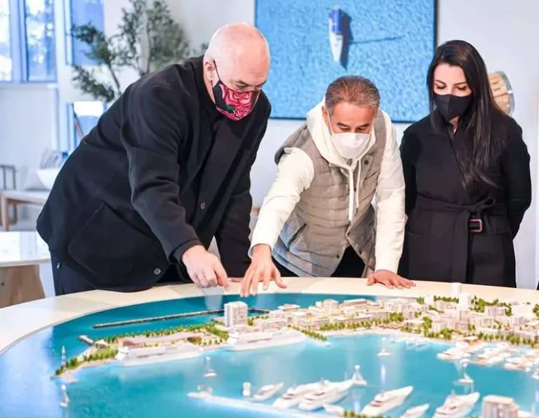 Carnegie Europe: Porti i Durrësit, rrezik financiar. Blerësit e apartamenteve duhet të shqetësohen