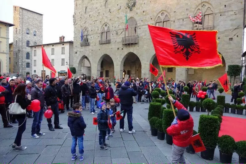 Shqiptarët janë komuniteti i dytë më i madh i huaj në Itali, me 557 mijë persona