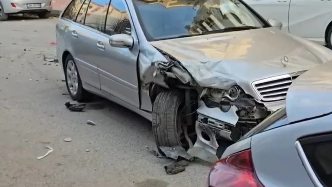 Aksident i rëndë në Vlorë/ I riu përplas 5 makina