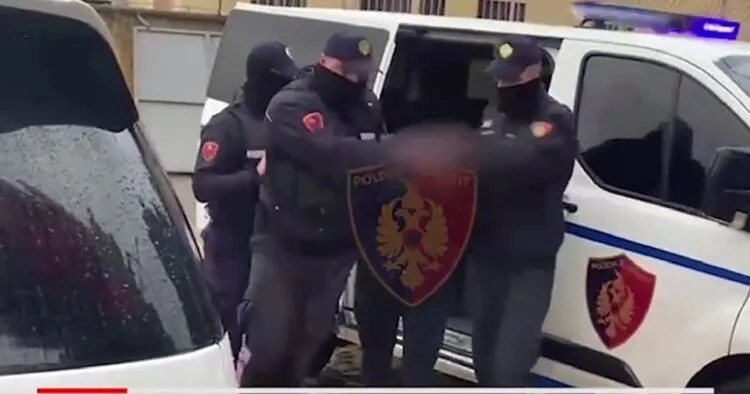 Qëlloi me armë zjarri 27-vjeçarin, arrestohet i riu me tre mbiemra