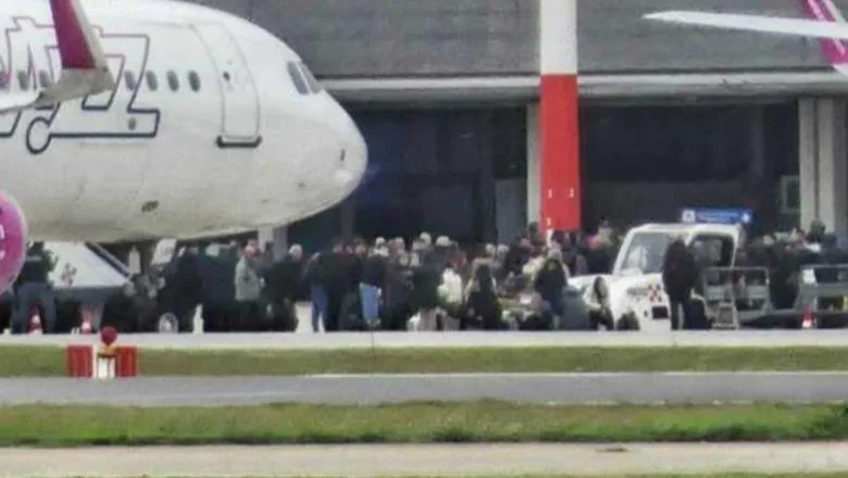 Kaos në aeroportin e Brindisit, dy fluturime për në Tiranë devijuan nga moti i keq! Pasagjerët thyejnë me forcë gate-in