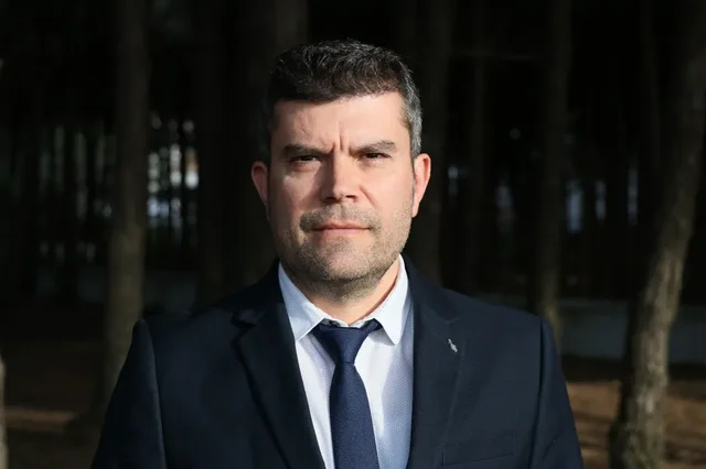 Jo në emrin tim!