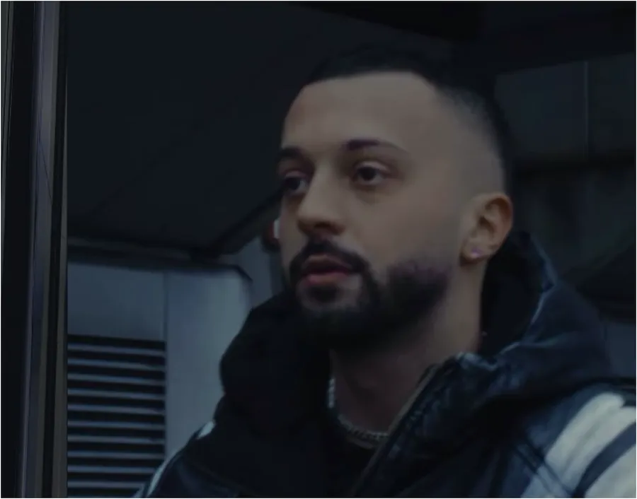 Gjesti rikthehet në muzikë me “Memories”, një këngë dedikuar vëllait të ndjerë