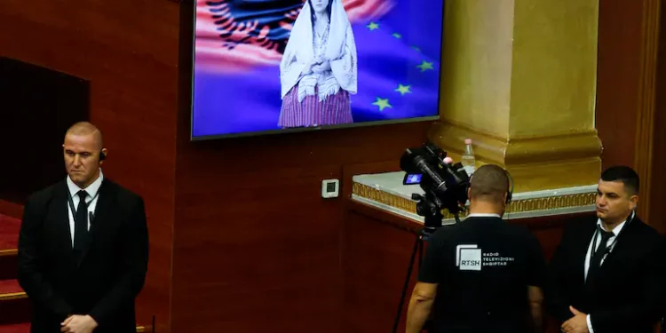 Media franceze: Krijuesit e Diellës akuzohen si grup i strukturuar kriminal