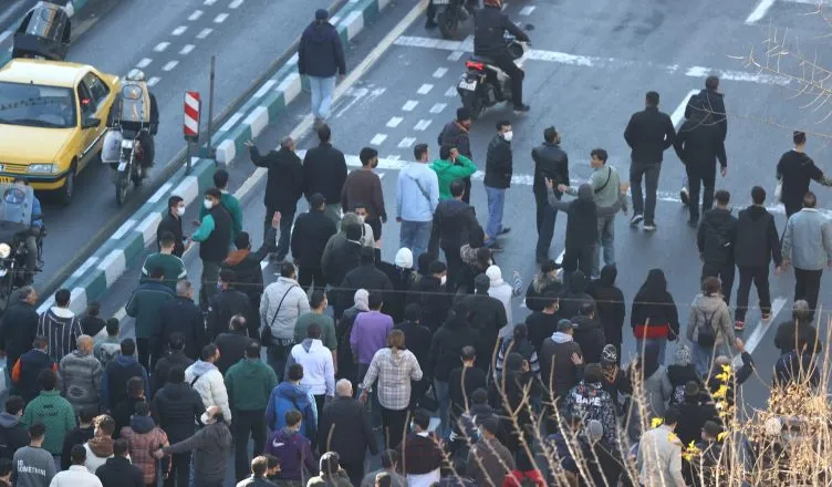 Një javë me trazira në Iran, qytetarët protestojnë kundër krizës ekonomike, të paktën 16 viktima