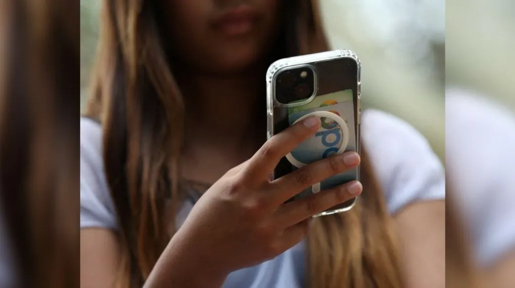 Studimi: Koha në rrjetet sociale nuk rrit problemet e shëndetit mendor te adoleshentët