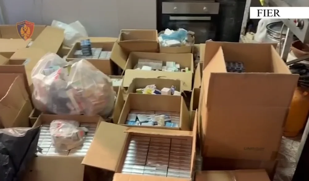 Furnizonte farmacitë me ilaçe të skaduara dhe kontrabandë, arrestohet 42-vjeçari në Fier
