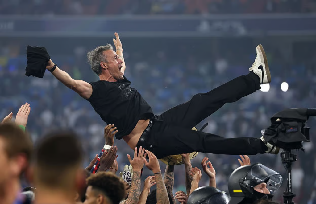 PSG-ja synon të “blindojë” trajnerin Luis Enrique