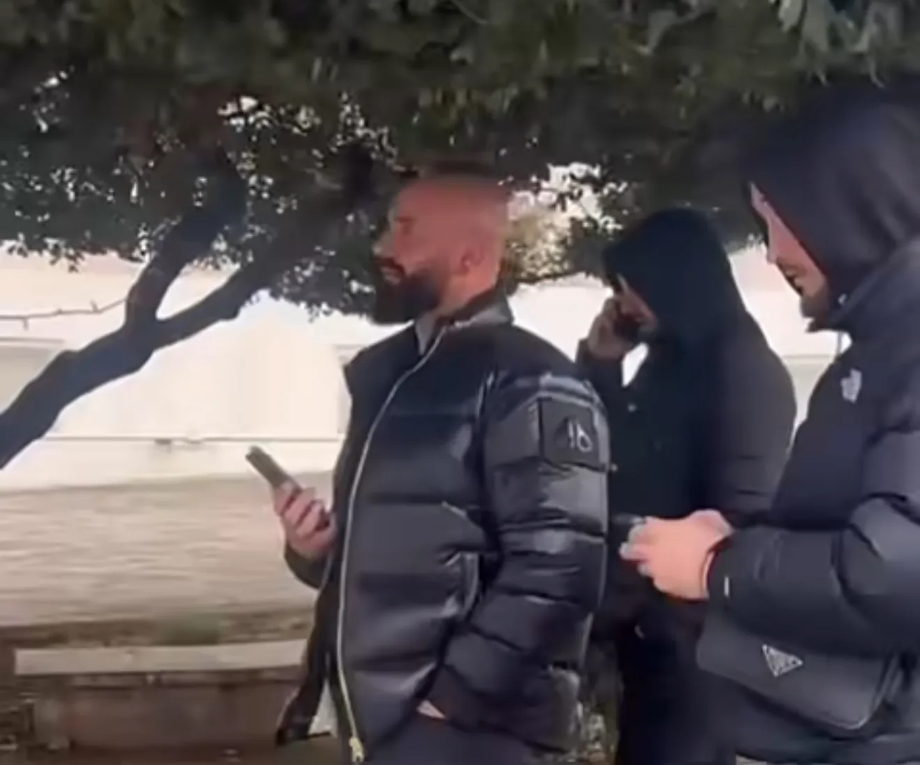 Me atlete Hermes mbi 800 euro dhe xhup Moose Knuckles 1000 euro, këta janë agjentët e policisë që fotografonin protestuesit e Lapajt
