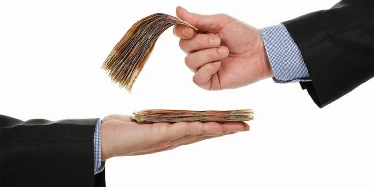 Rritje rrogash? Paga reale mesatare sot vlen 140 euro më pak se në 2020-n