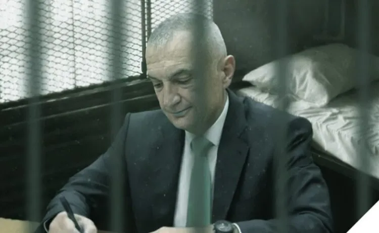 “Kishte paralajmërime për gjakderdhje”/ Meta nxjerr prapaskenat e 21 Janarit dhe vrasjes së Azem Hajdarit