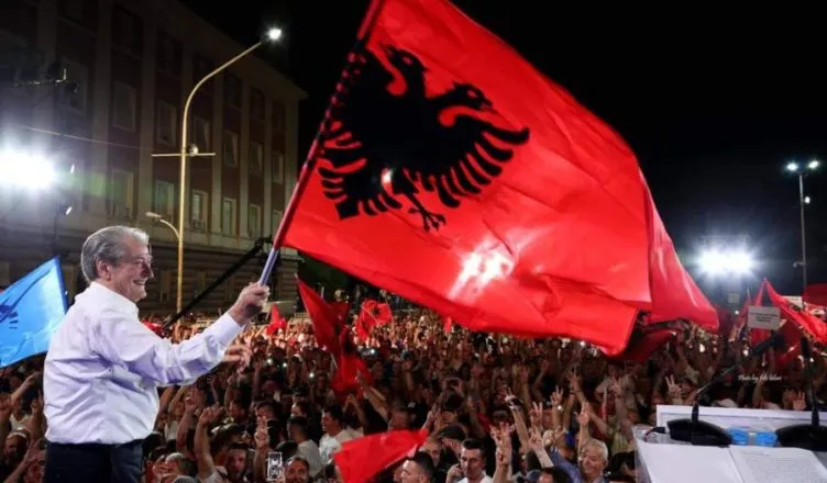 Berisha zbret në shesh, nis protesta kombëtare e PD-së para Kryeministrisë