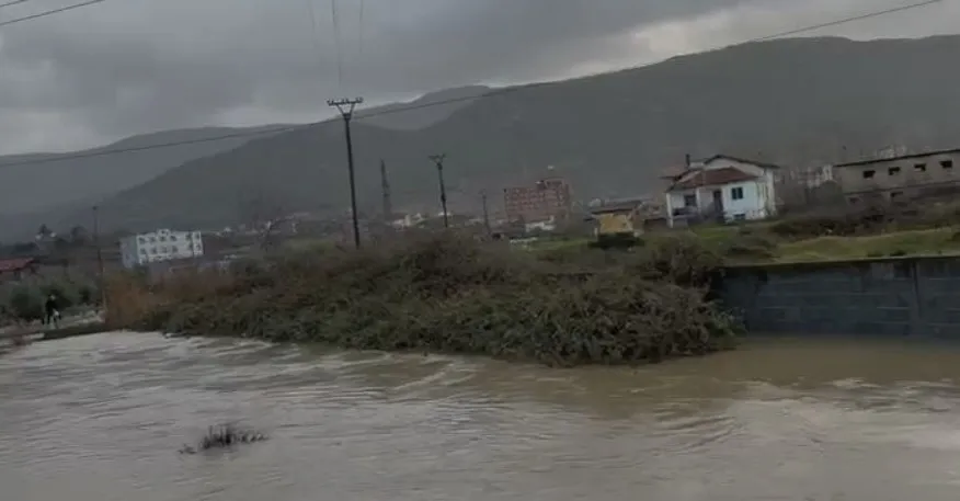 Përmbytje edhe në Kurbin, pezullohet mësimi në Fushë Mamurras