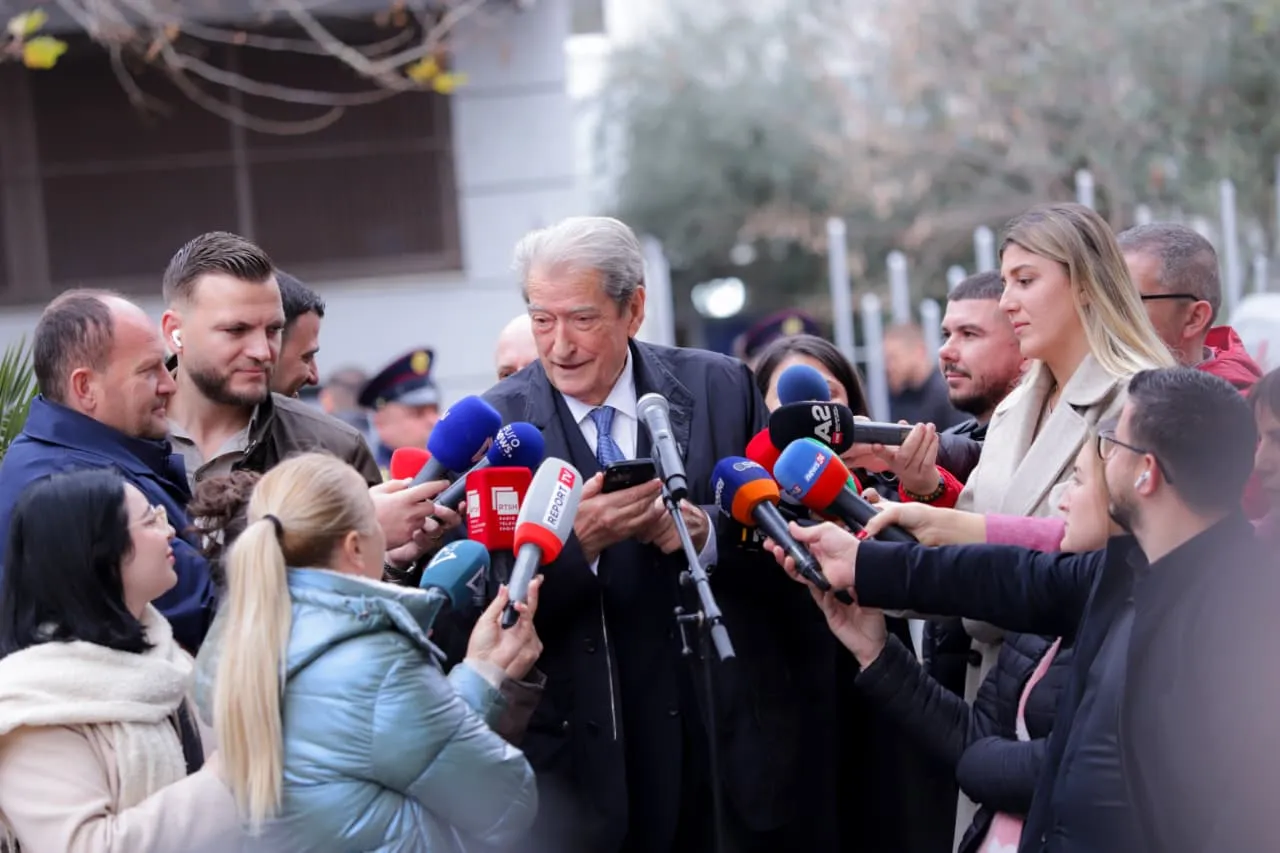 Berisha: Trupa e KLGJ-së, më kriminelë se Irena Gjoka! Në SPAK pash Elvis Doçin dhe Oltion Bistrin