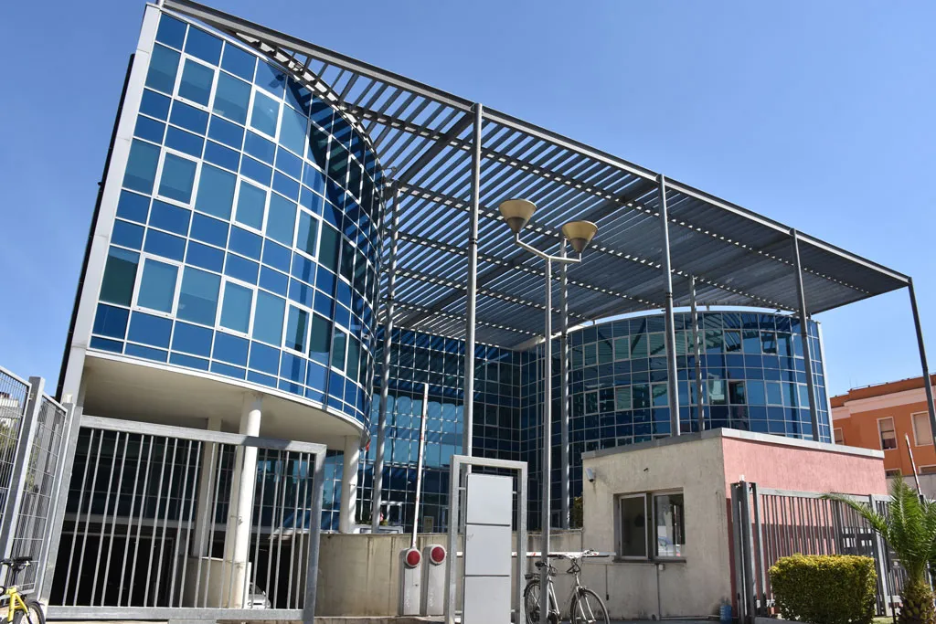 Aksioni i SPAK në Tiranë, 10 të arrestuar për call center-at në kullën në qendër