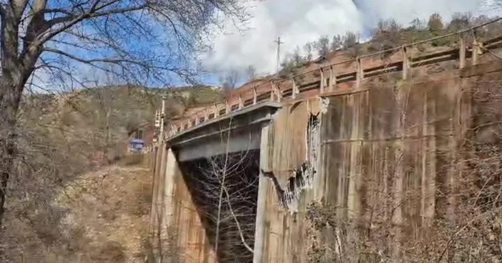Nuk janë rrugët ato që po shemben, por shteti