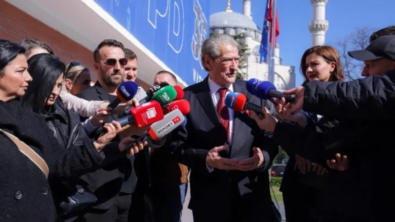 Berisha: Nuk i hodhëm ne molotovët në xhami! PS, organizatë kriminale