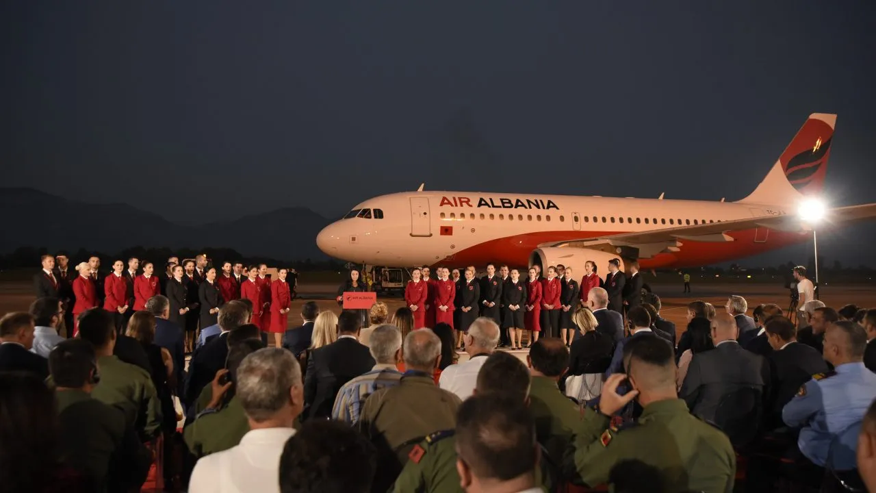 Qeveria në Tiranë po përpiqet të shpëtojë “Air Albania” mes borxheve dhe konkurrencës së fortë