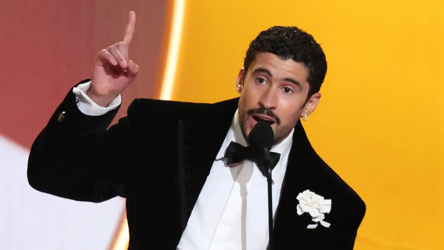 Bad Bunny bën historinë në Grammy, fiton çmimin për albumin më të mirë